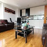Media City Lowry Apartment 4 Guests 2 Bed