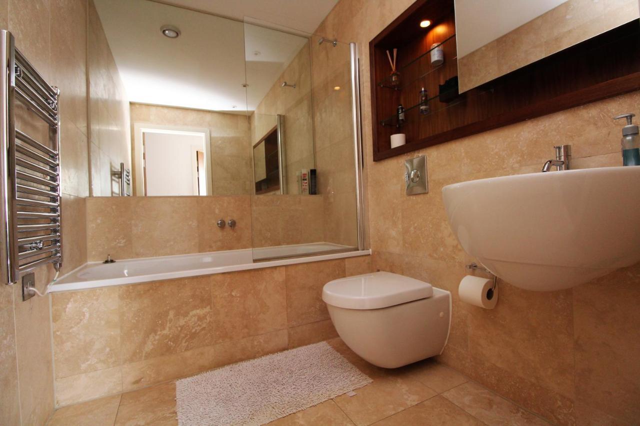 Media City Lowry 4 Guests 2 Bed Apartment Manchester